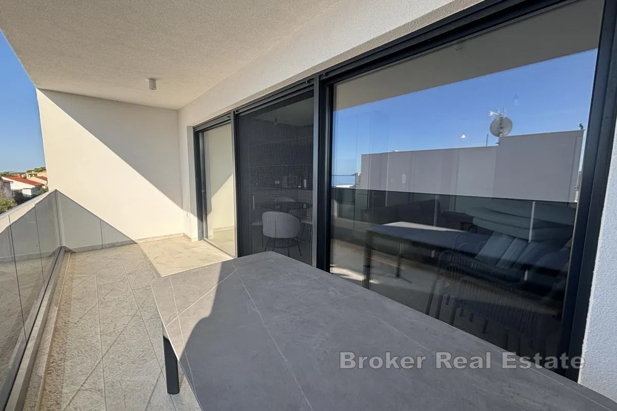 izvanredan penthouse s krovnom terasom blizu mora - slika 10
