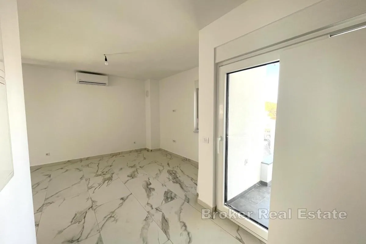 apartman na mirnoj lokaciji i pogledom na more - slika 6