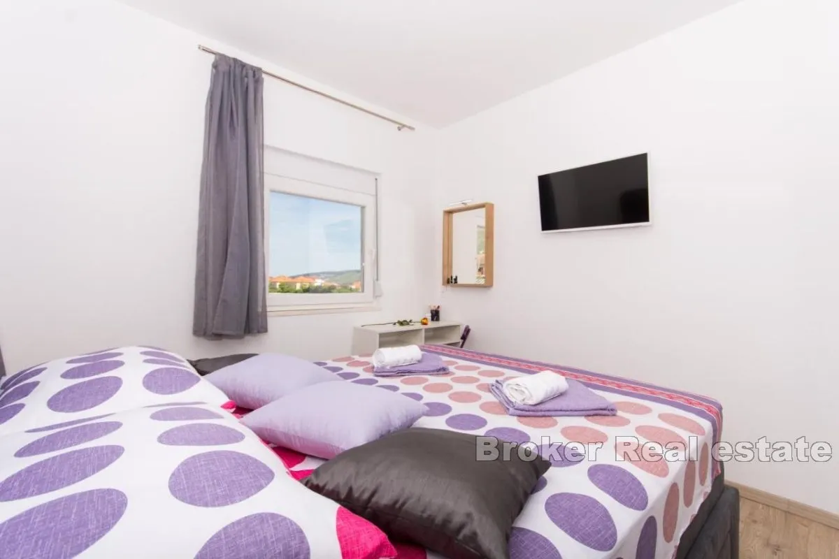 apartmanska kuća s bazenom - slika 12
