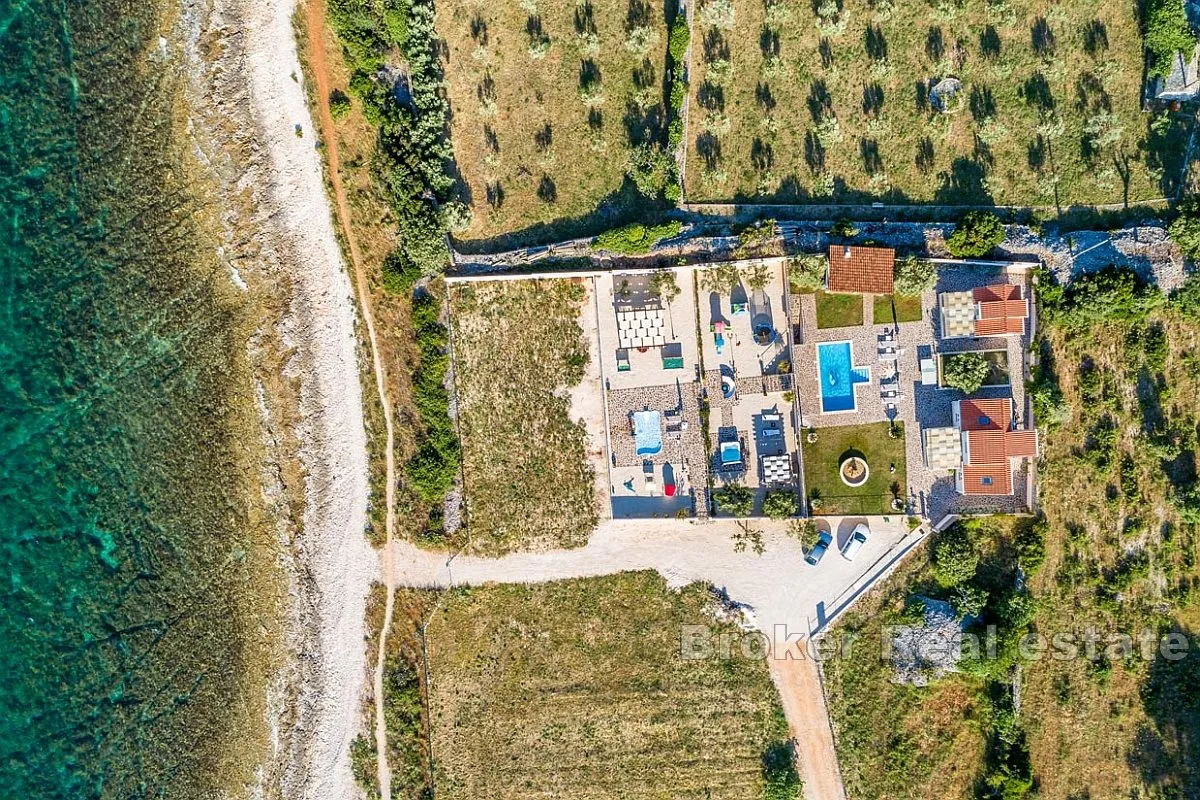 prekrasna vila, za najam - slika 11