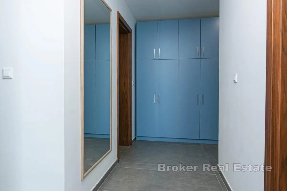 dvosoban apartman s pogledom na more - slika 8