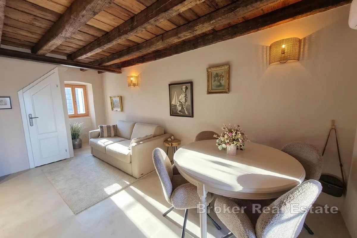 moderni dvoetažni apartman prvi red uz more - slika 6