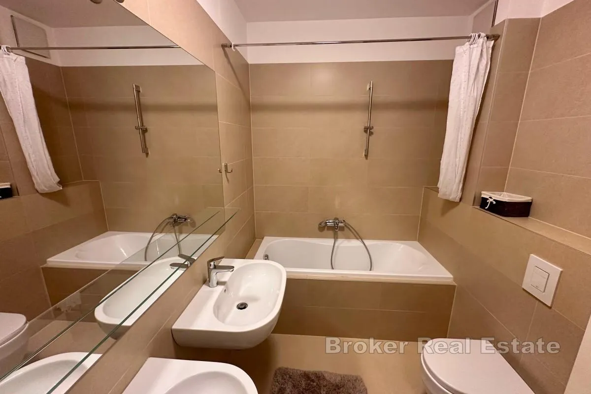 moderan penthouse u neposrednoj blizini mora - slika 9