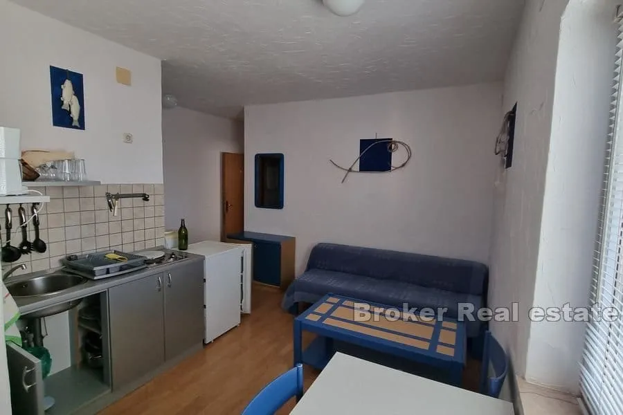 apartmanska kuća blizu plaže i centra - slika 4