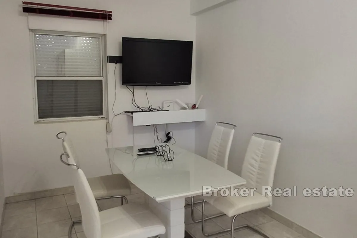 građevinsko zemljište s tri apartmana prvi red do mora - slika 10