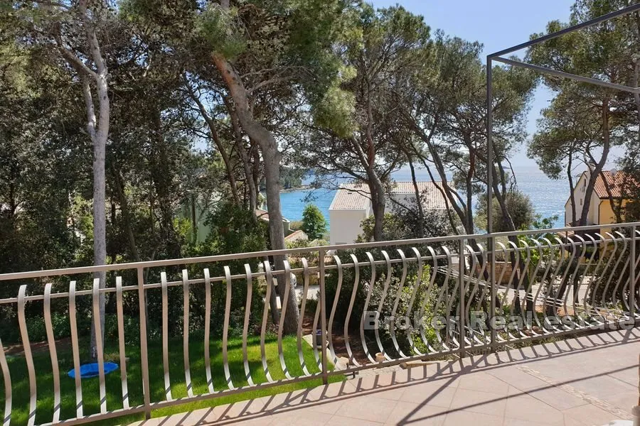 apartmanska kuća u drugom redu od mora - slika 2