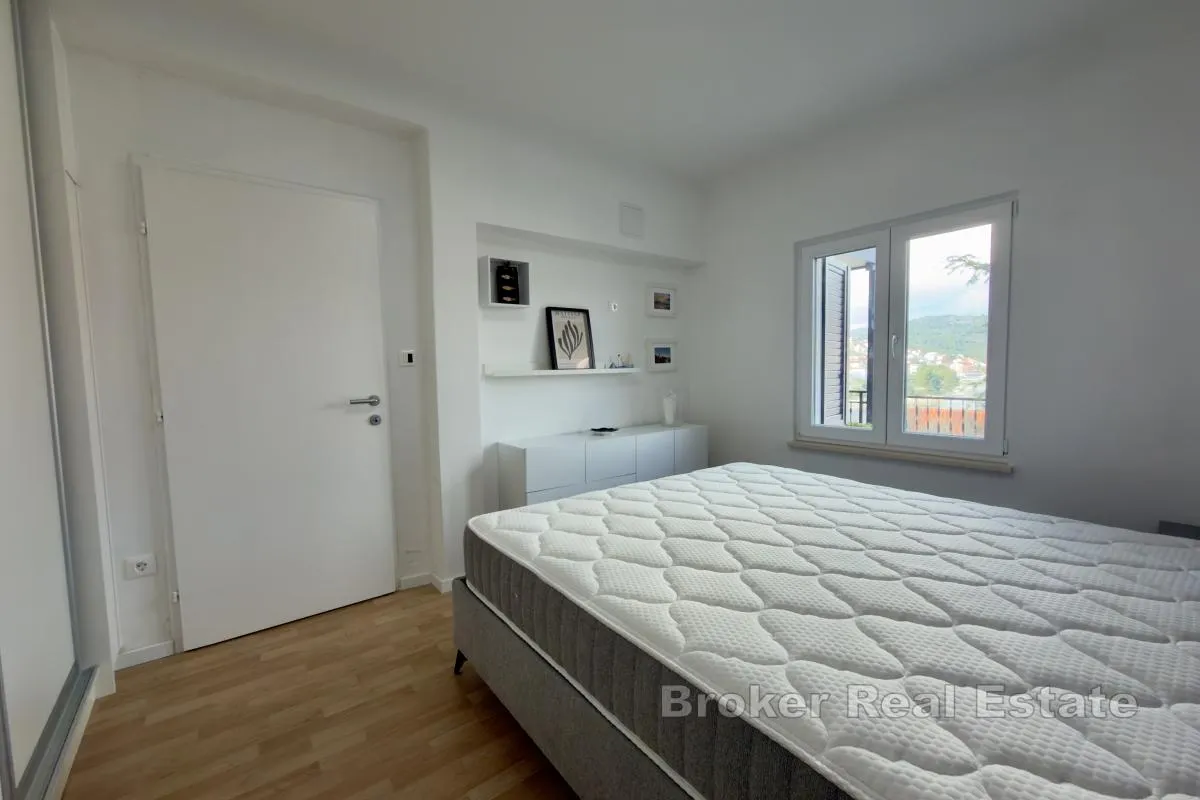tri apartmanske jedince s pogledom na more - slika 4