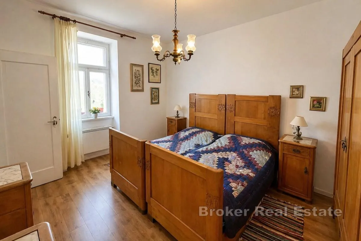 renovirana kamena kuća s vrtom - slika 8