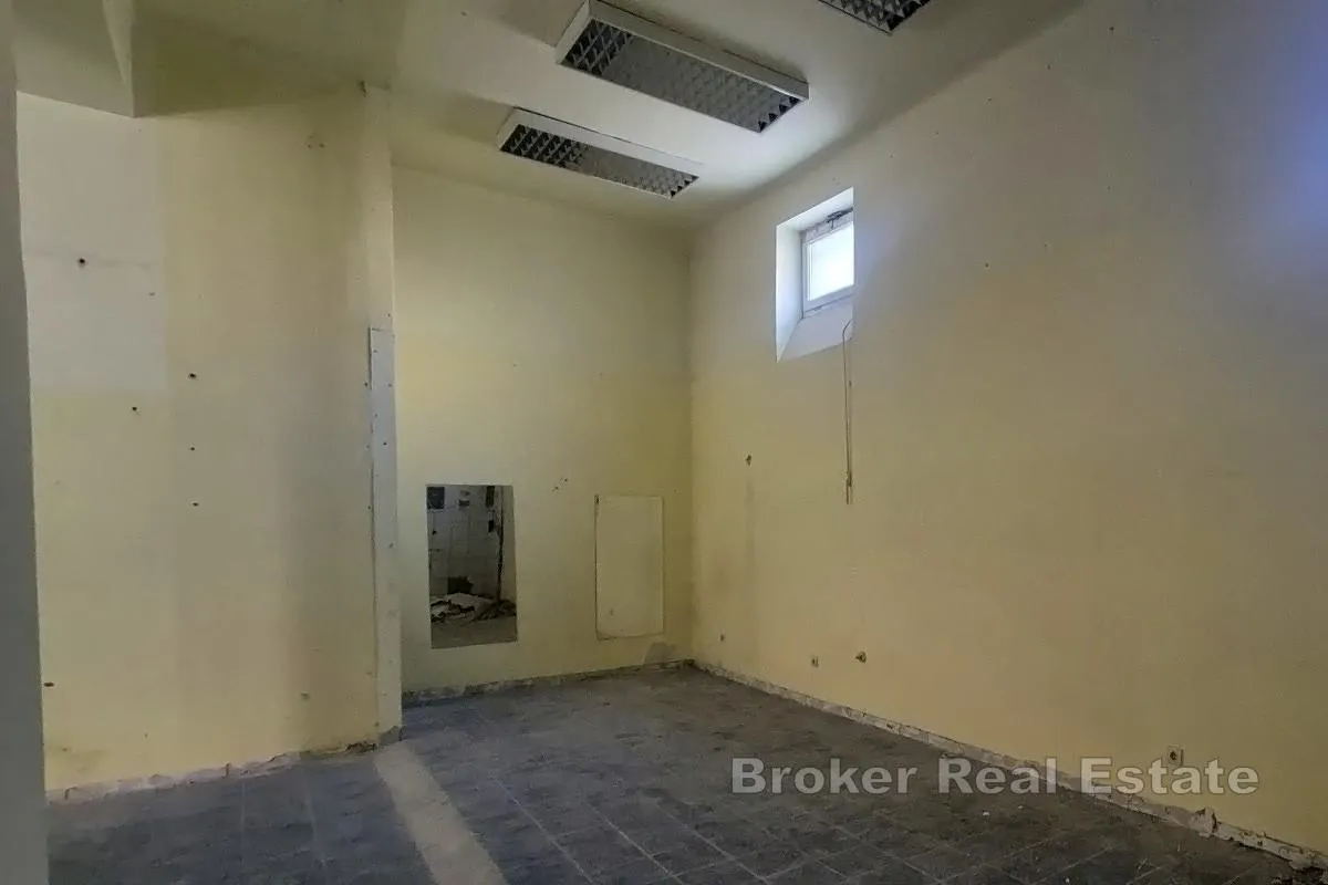 atraktivno pozicionirani poslovni prostor za kompletnu renovaciju - slika 6