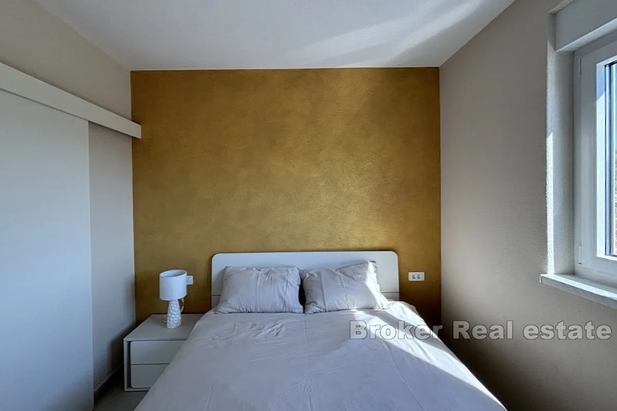 moderan apartman s djelomičnim pogledom na more - slika 8
