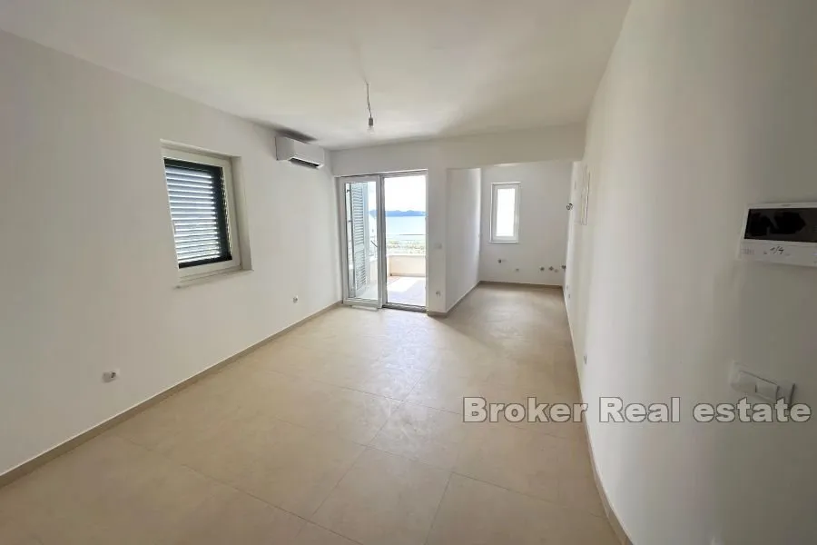 prostrani penthouse s pogledom na more - slika 7