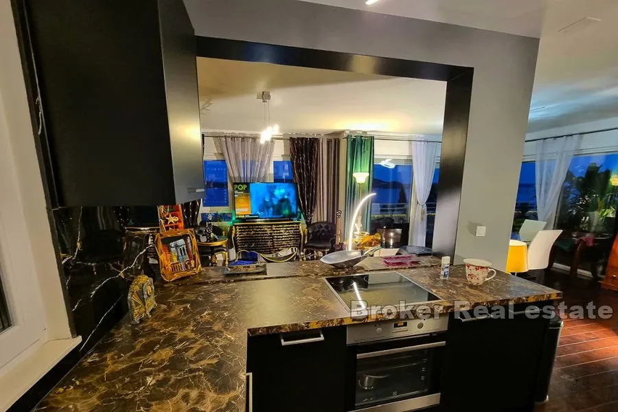 luksuzan penthouse s otvorenim pogledom na more - slika 5