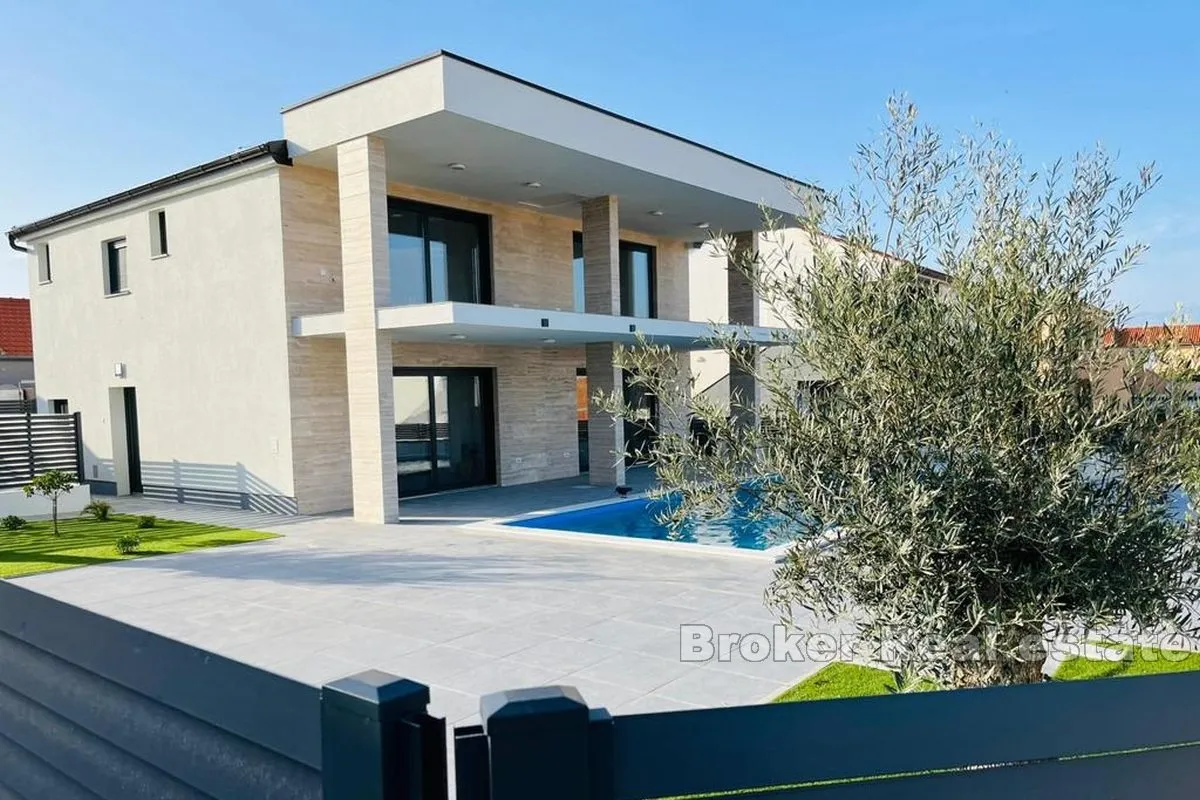 moderna vila sa bazenom - slika 9