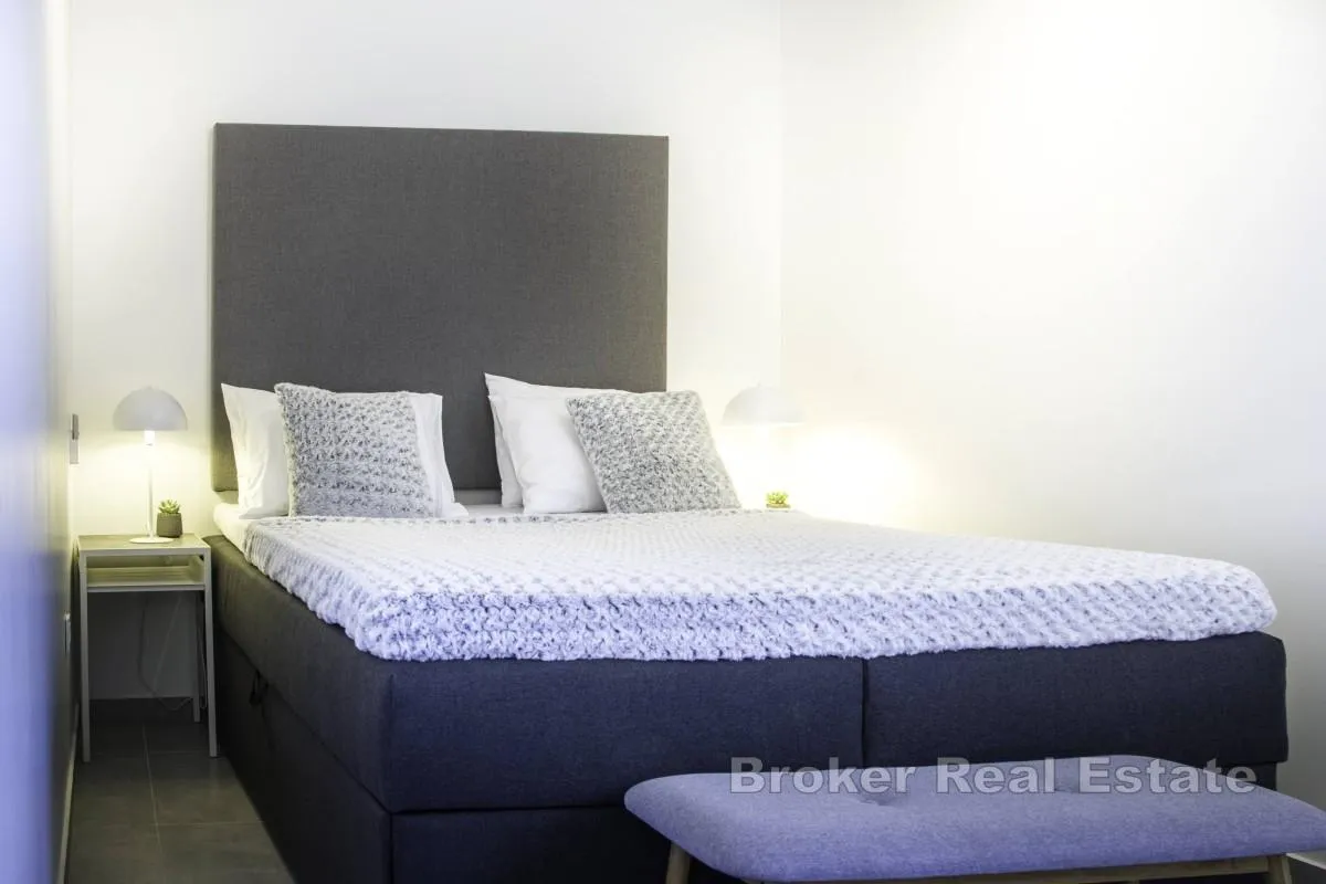 penthouse s terasom i pogledom na more - slika 9