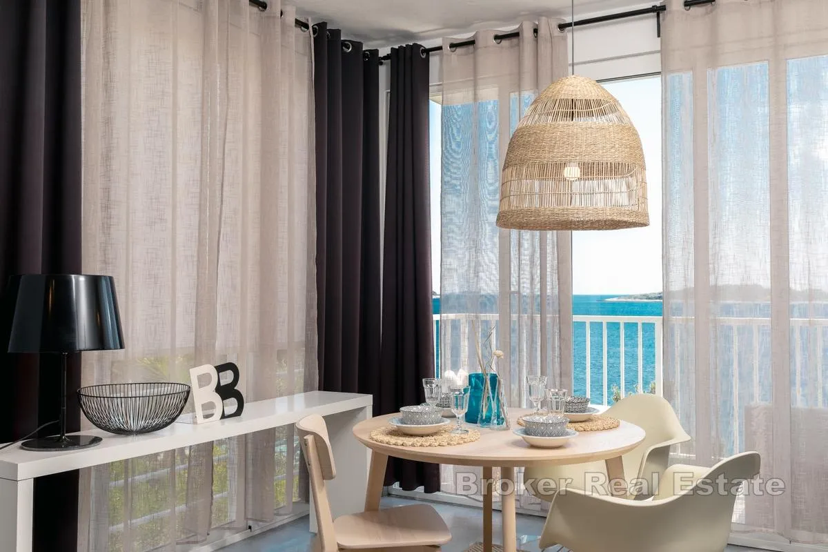mediteranska vila smještena uz samu morsku obalu - slika 4