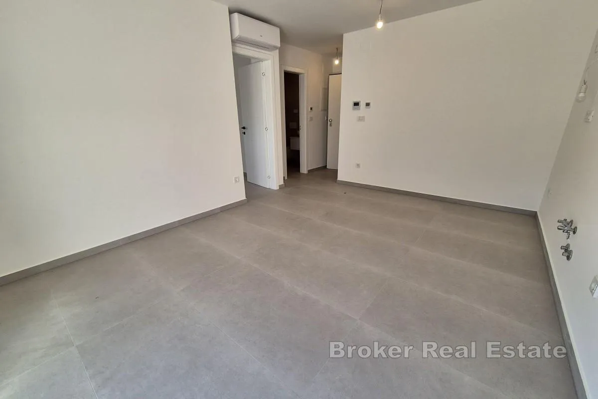moderan stan s dodatnim apartmanom - slika 12