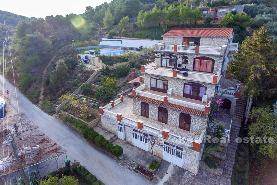 apartmanska kuća s bazenom - slika 2