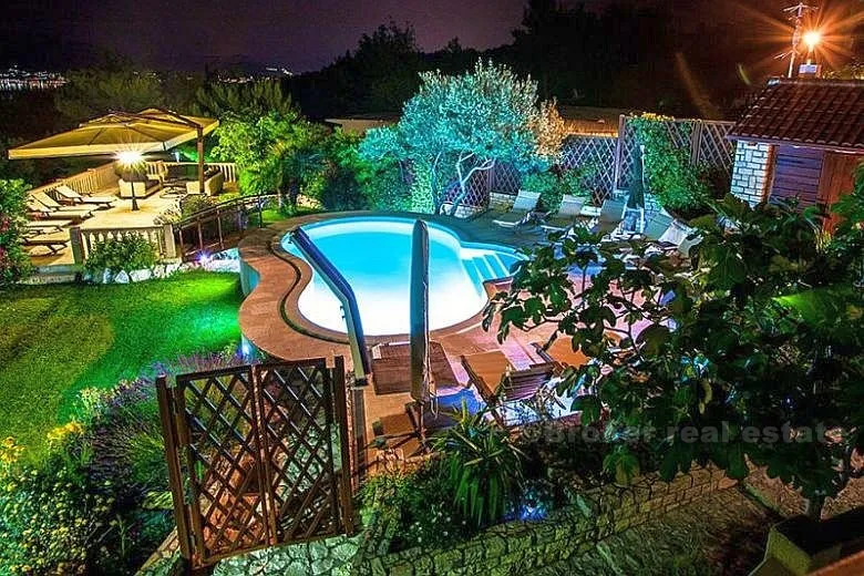 kuća / vila okružena mediteranskim vrtom, za najam - slika 7