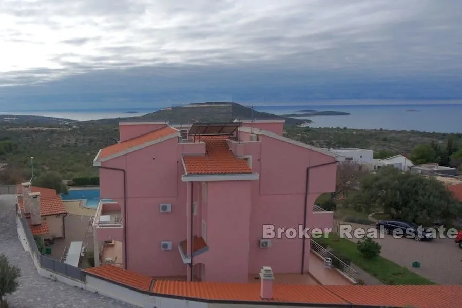 apartmanska kuća s bazenom - slika 12
