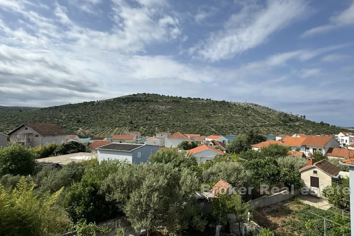 apartmanska kuća na mirnoj lokaciji - slika 16