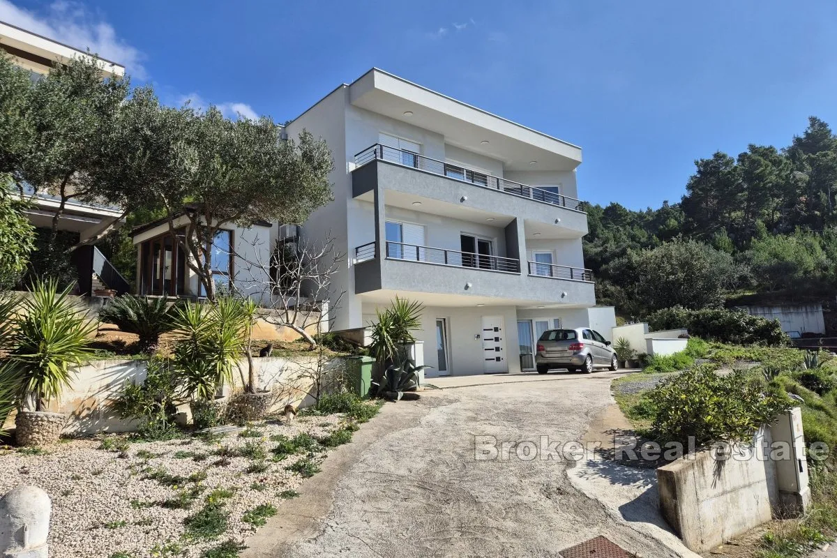 moderna samostojeća kuća sa 4 apartmana - slika 1