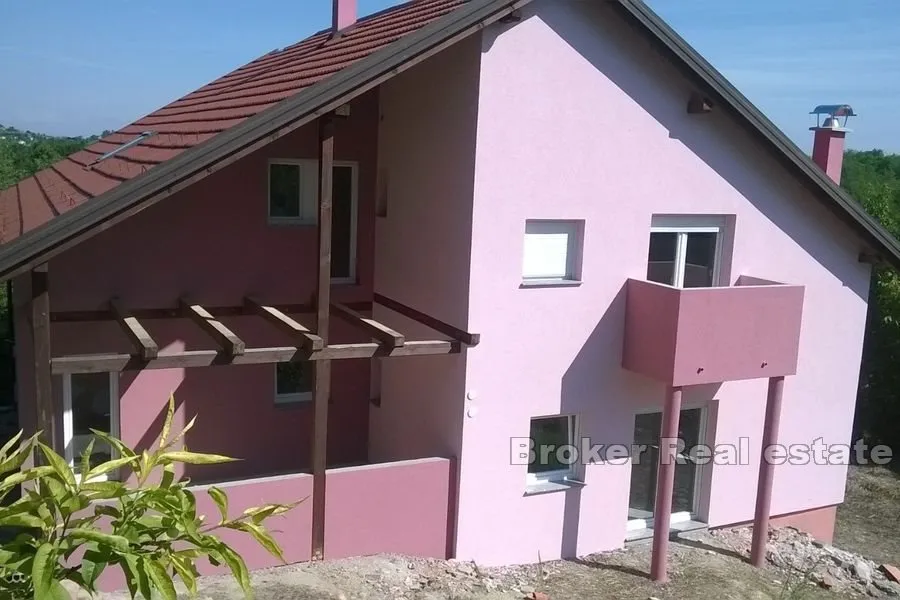 kuća sa zemljištem - slika 2