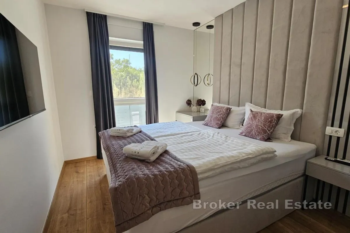 luksuzni apartman s bazenom - slika 8