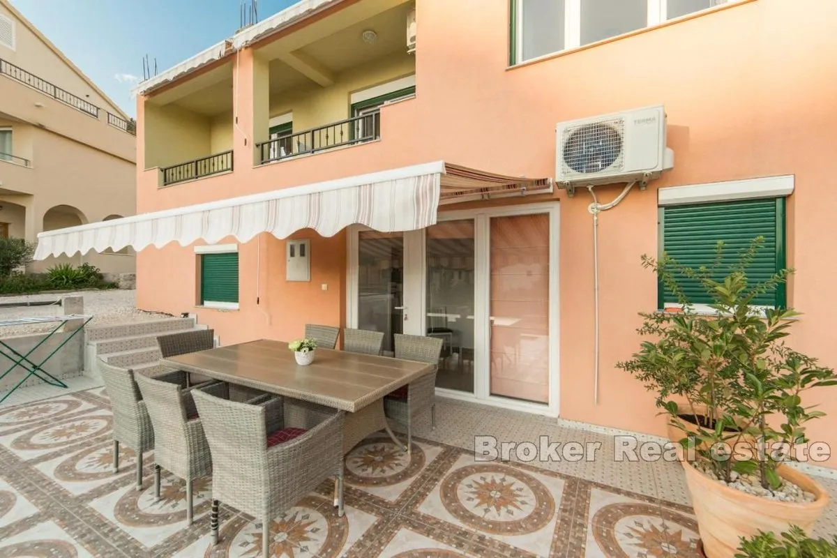 apartmanska kuća s bazenom - slika 4