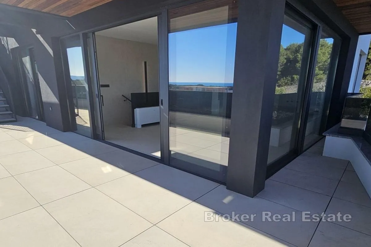 penthouse s krovnom terasom i bazenom - slika 3