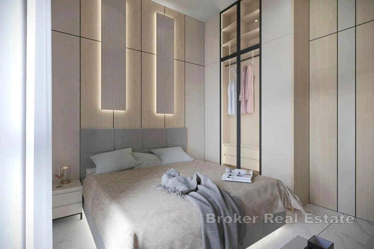 ekskluzivan penthouse s krovnom terasom i bazenom, prvi red do mora - slika 9
