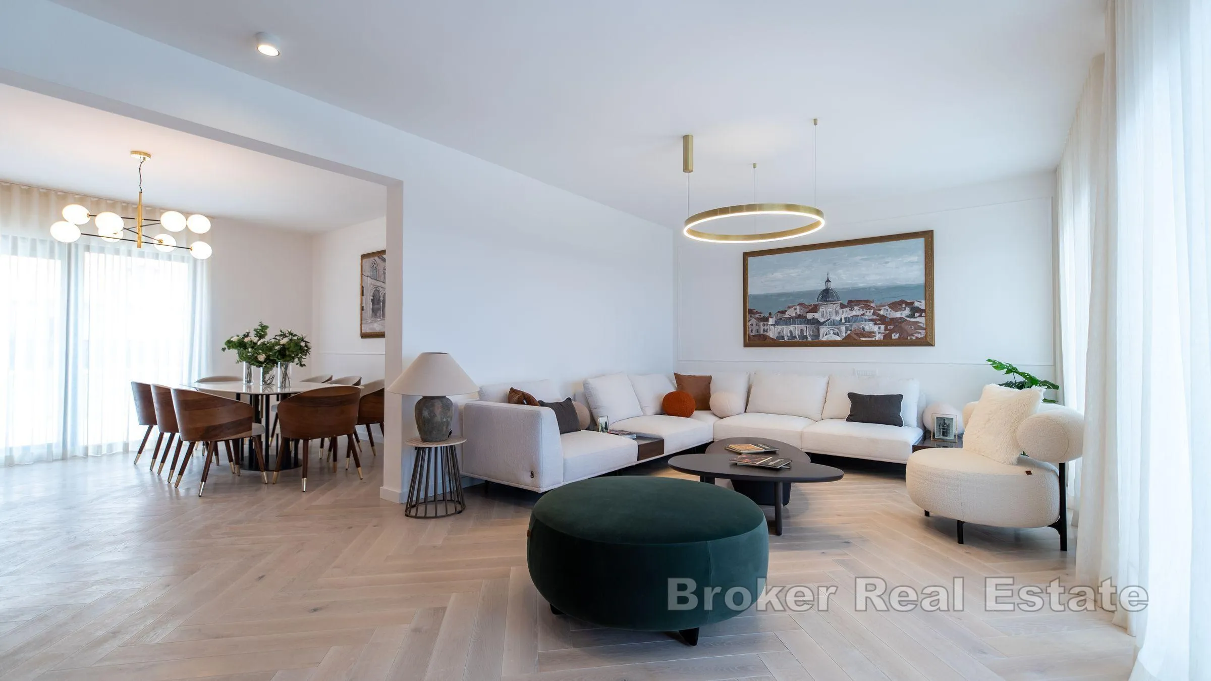 apartmanska kuća u centru - slika 10