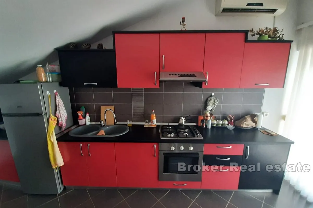 kompletno namješten i opremljen stan - slika 6