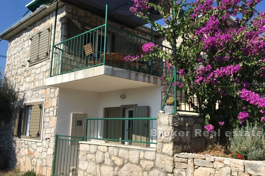 kamena kuća s pogledom na more - slika 2