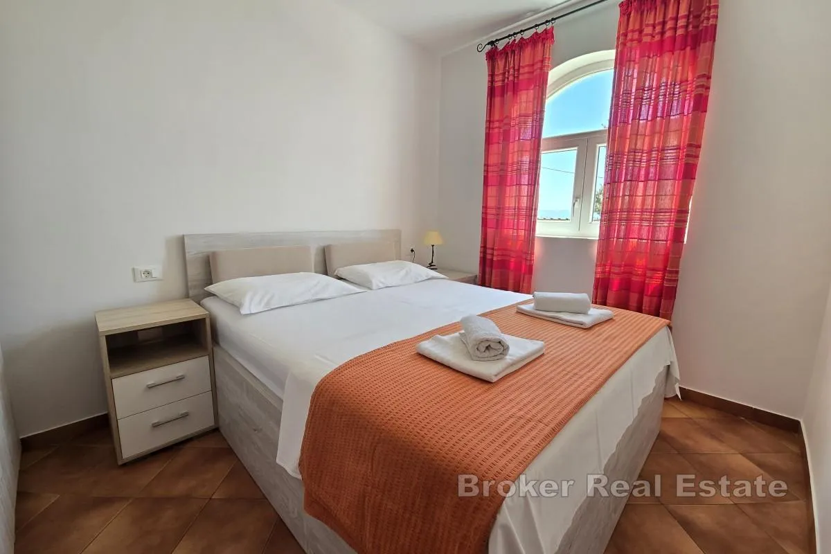 dvosobni apartman s pogledom na more - slika 7