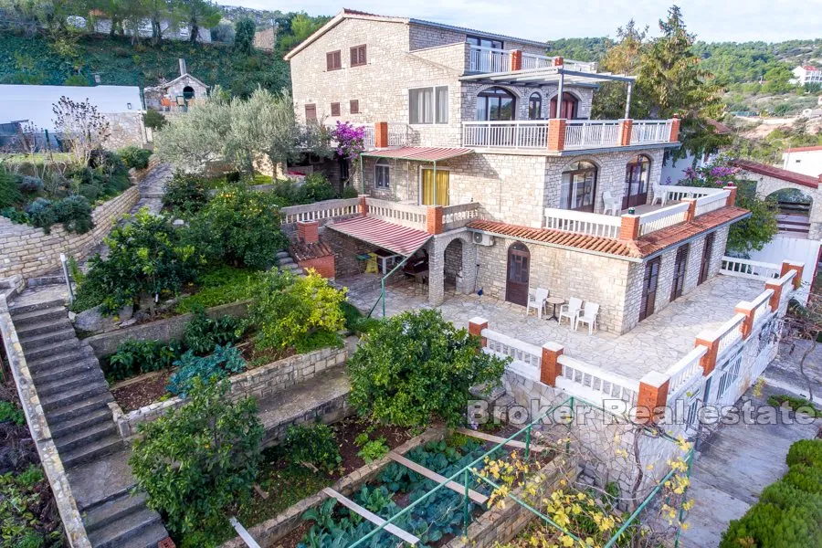 apartmanska kuća s bazenom - slika 1