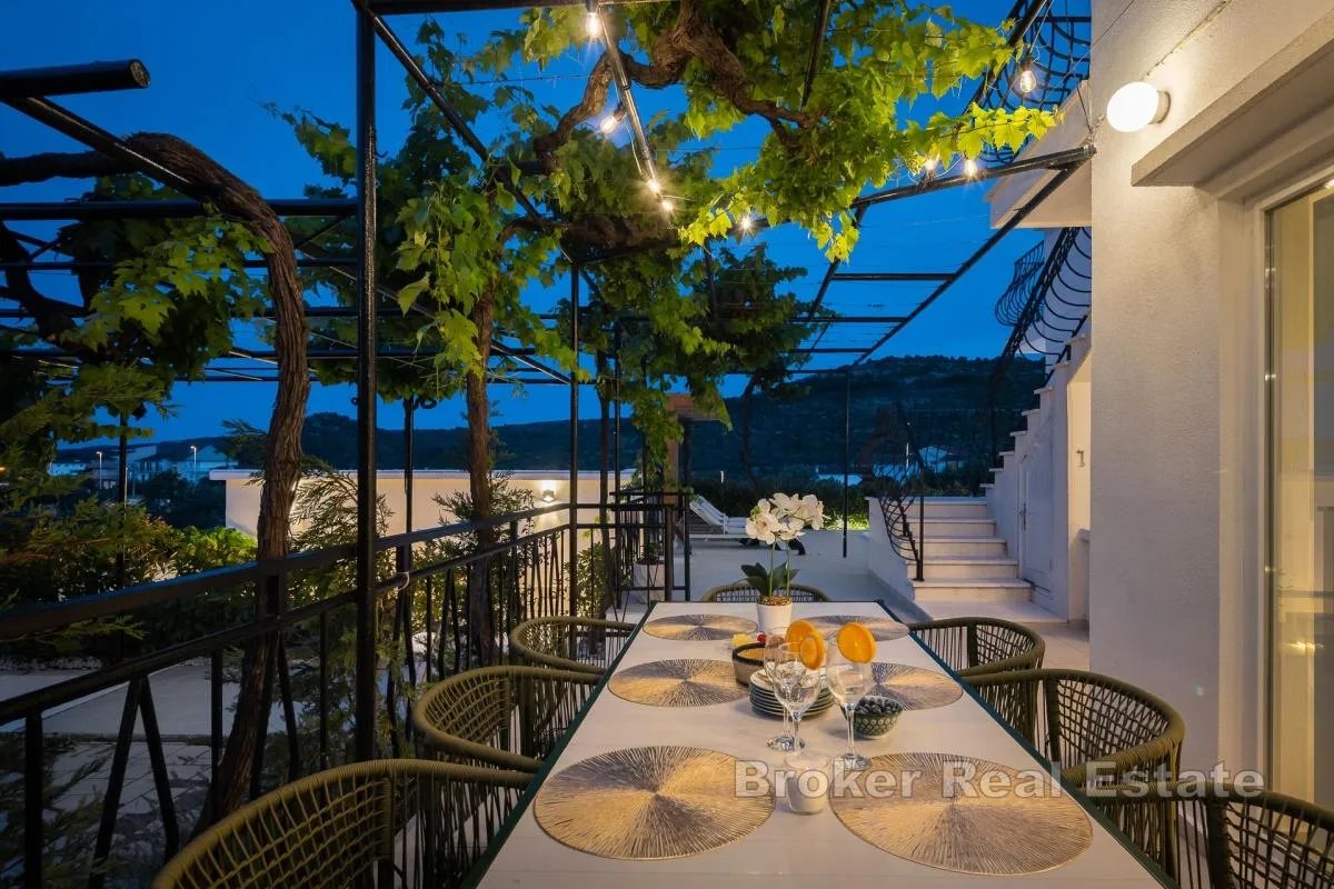 moderna vila s bazenom - slika 7