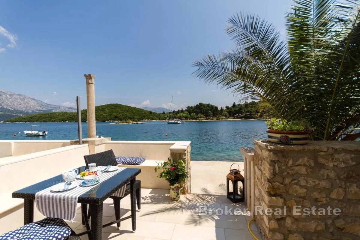 Moderan stan u kamenoj vili na samom moru - Korčula