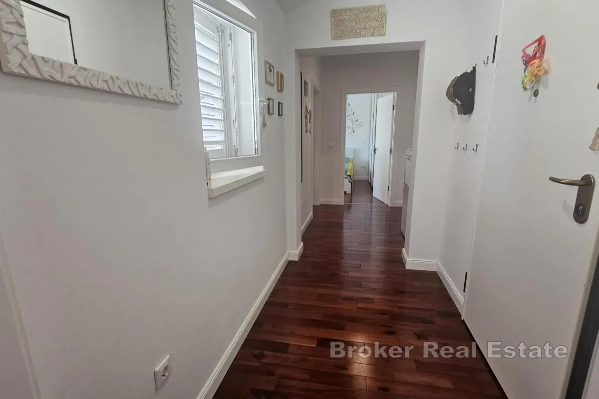 penthouse apartman u blizini plaže i centra - slika 8