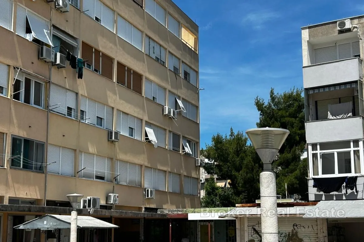dvosoban stan s balkonom - slika 6