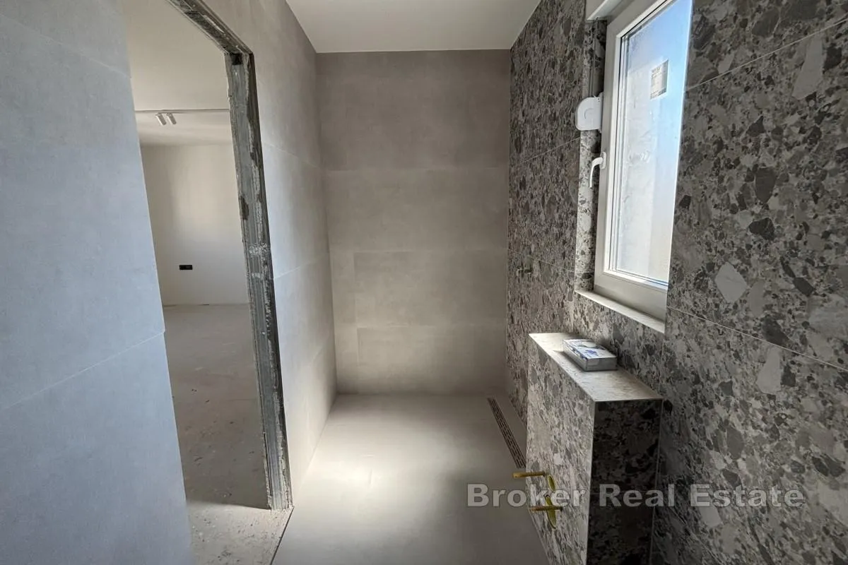 luksuzan penthouse s otvorenim pogledom na more - slika 6
