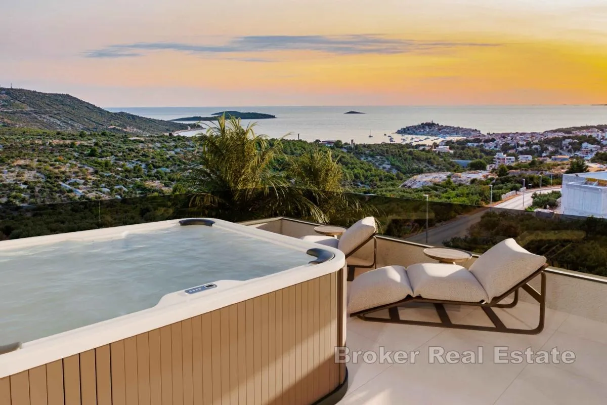 Luksuzni penthouse s panoramskim pogledom na more unutar novogradnje - Primošten