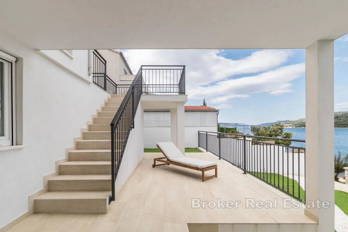 apartmanska kuća prvi red do mora - slika 3