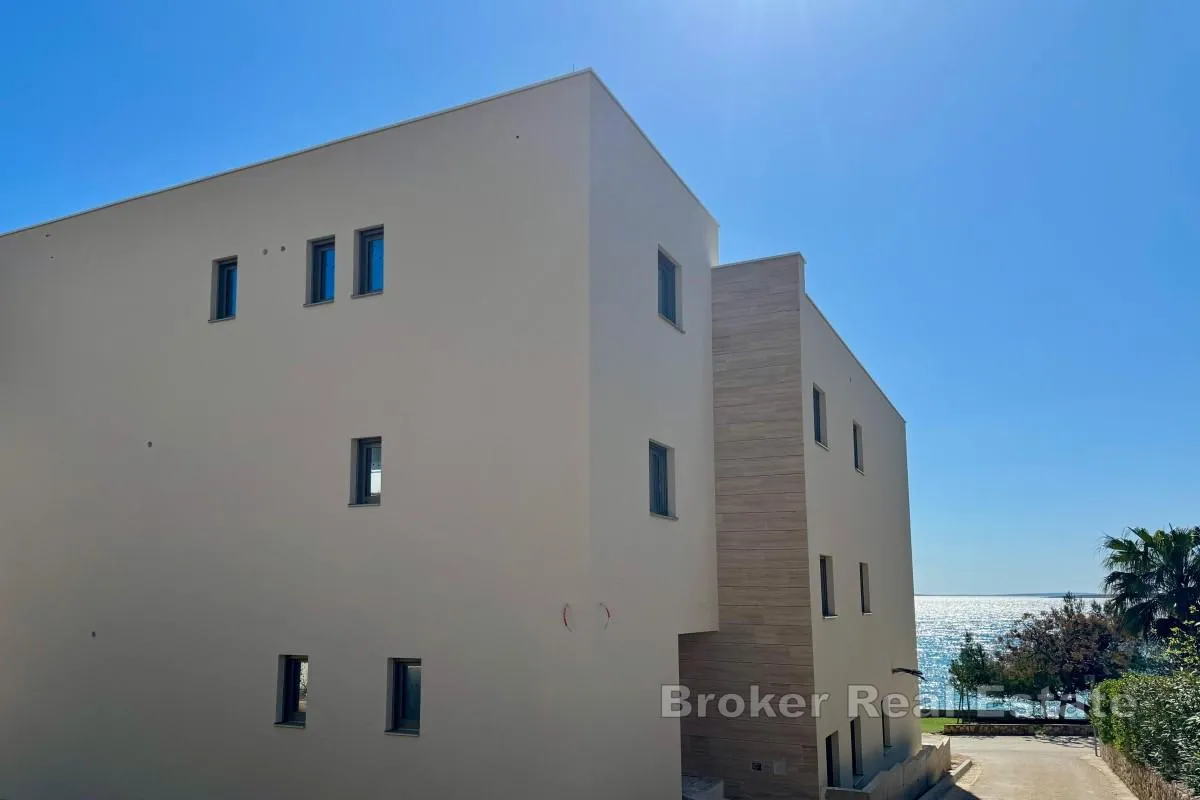 trosobni penthouse s pogledom na more - slika 6