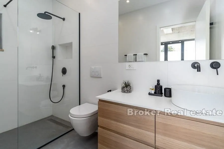 moderna vila s bazenom - slika 8
