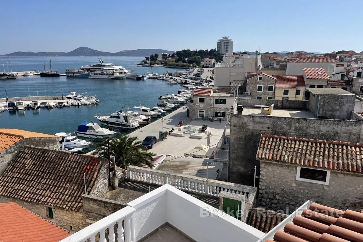 apartmanska kuća u centru grada - slika 1