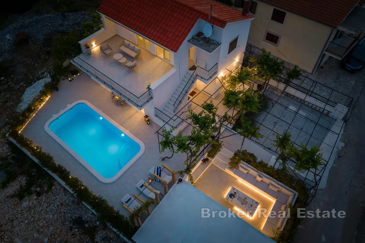 moderna vila s bazenom - slika 6