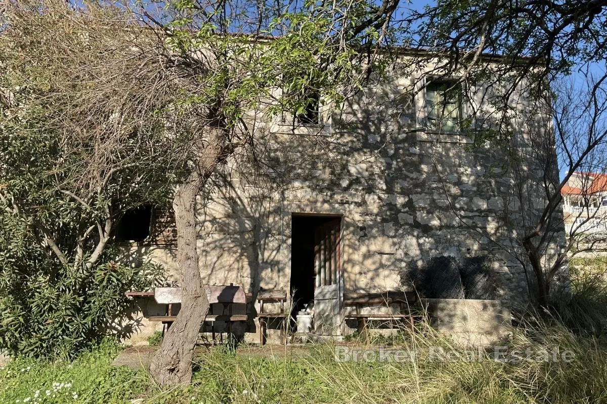 stara kamena kuća sa zemljištem do mora - slika 4