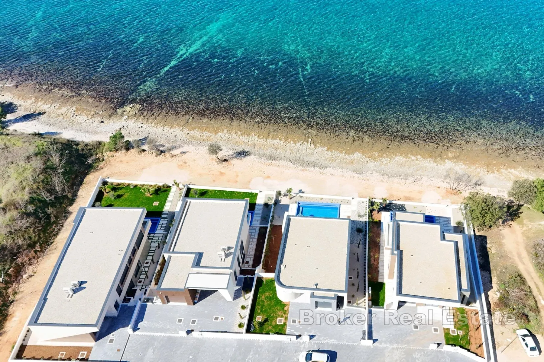 moderna vila na izuzetnoj lokaciji, prvi red do mora - slika 2