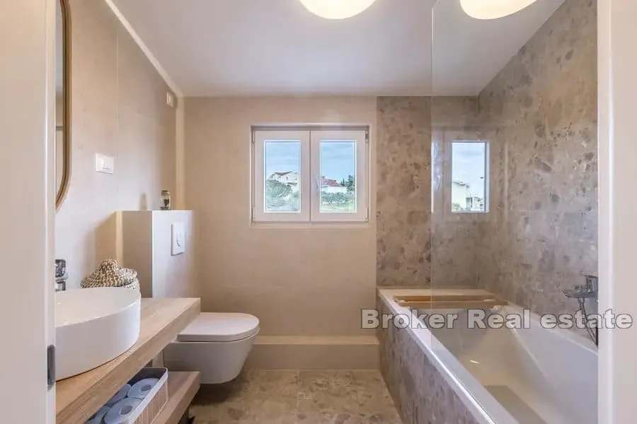 moderna vila s bazenom - slika 8