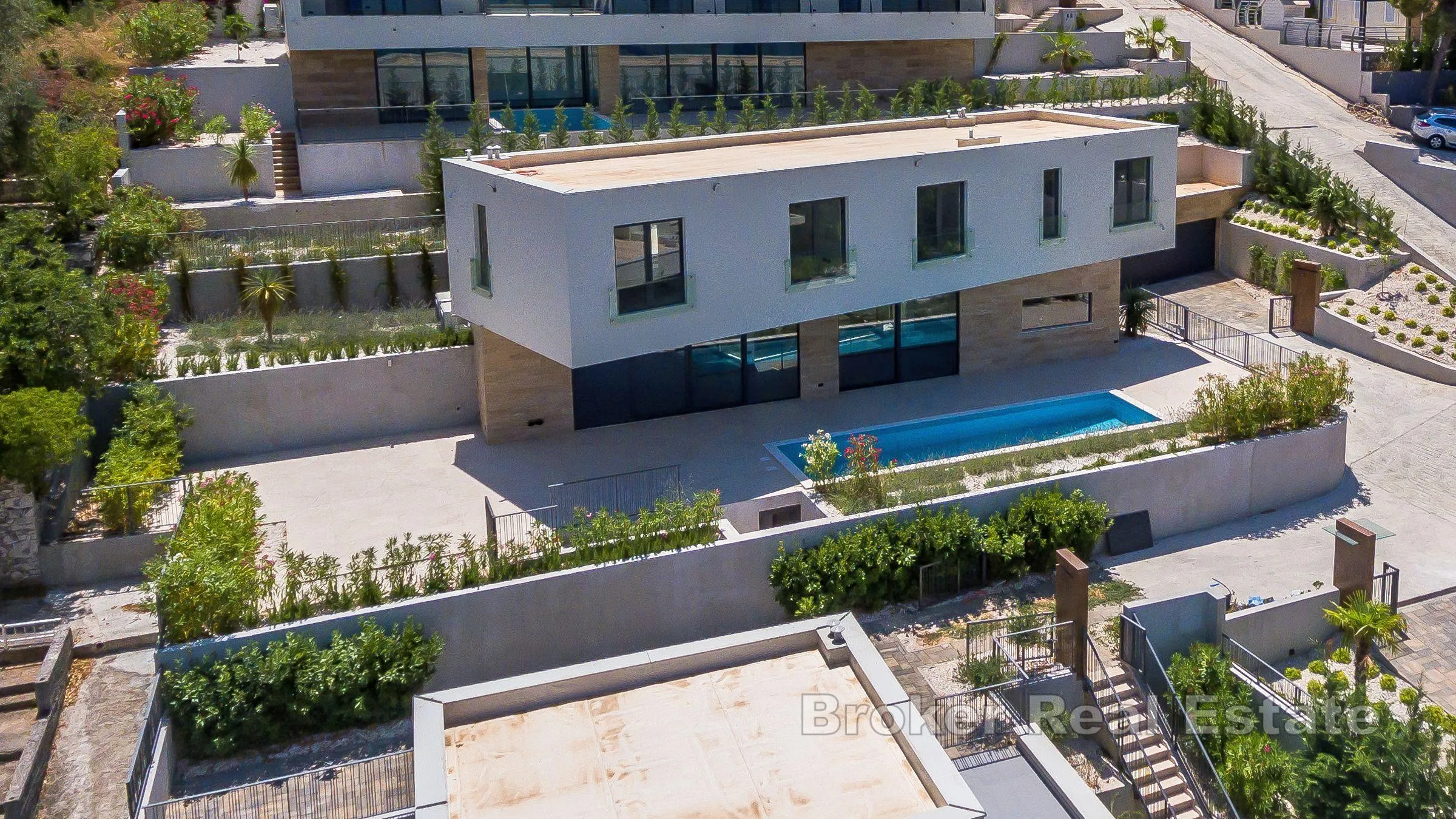 novoizgrađena vila s bazenom - slika 10